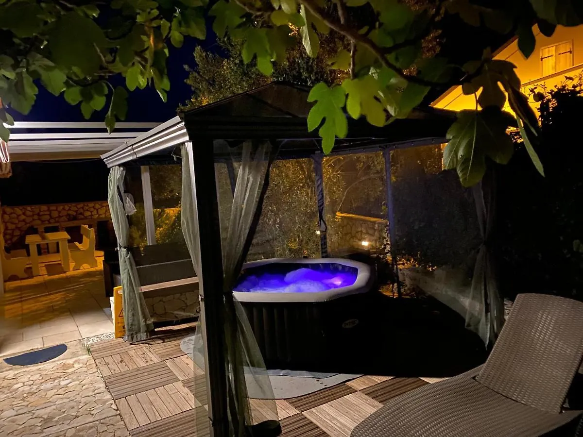Holiday Home Ruby Sveti Jakov 0*,